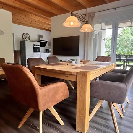 度假居 Marlen 萨勒河畔瑙姆堡